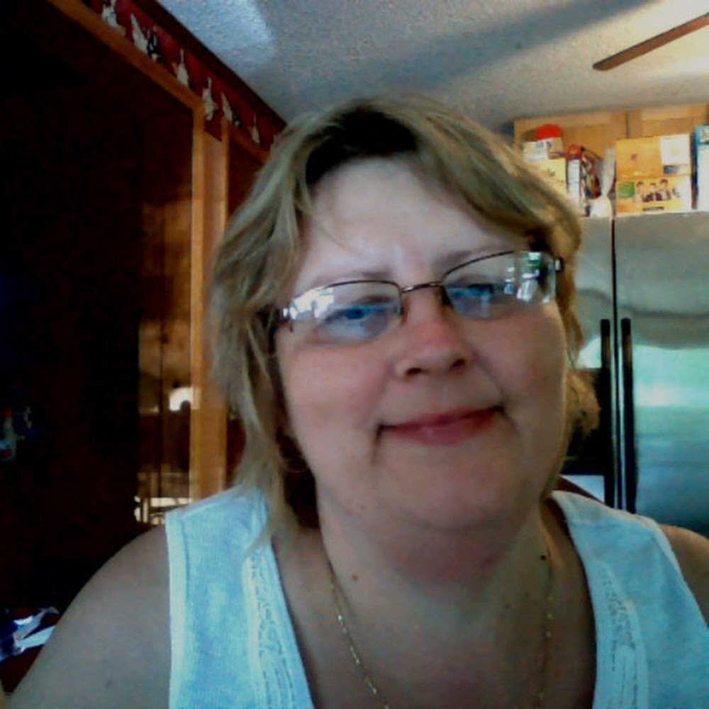 Meet your Posher, Elaine